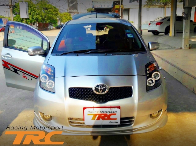 ไฟหน้า YARIS 2006 โปรเจคเตอร์ดำแก้มขาว V1.0 Janyang